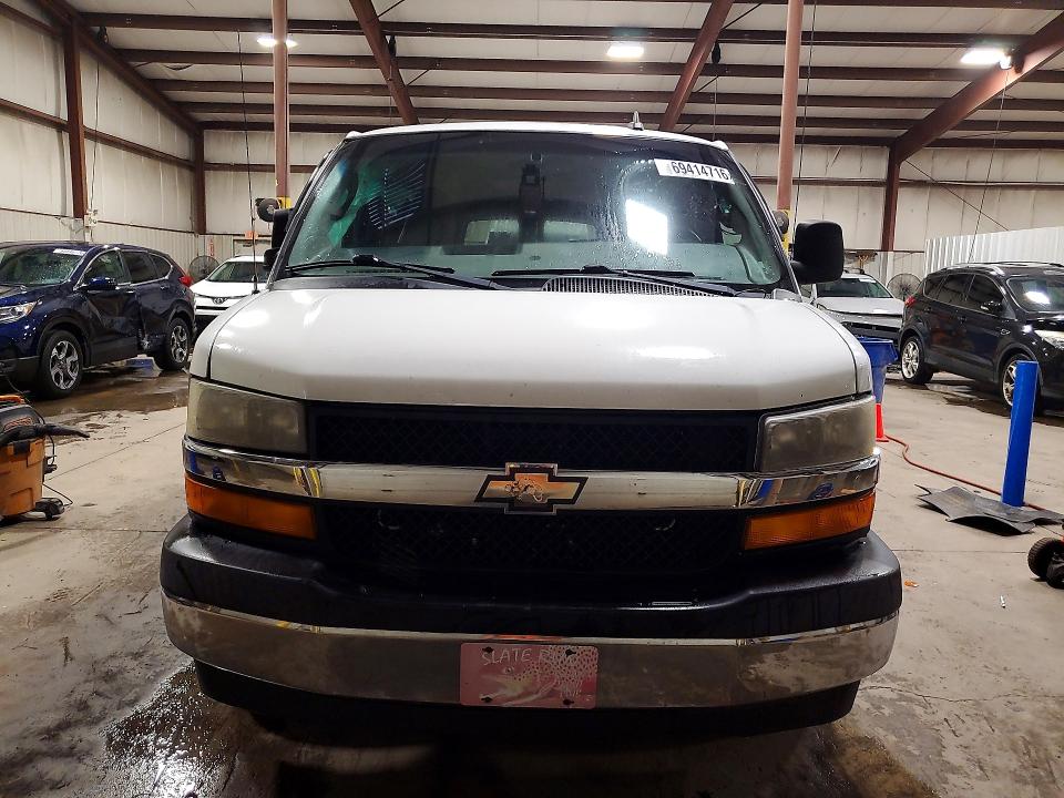 69414716 :رقم المزاد ، 1GAZGPFGXH1216940 vin ، 2017 Chevrolet Express G3500 مزاد بيع