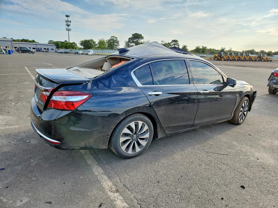 Продаж на аукціоні авто 2017 Honda Accord, vin: JHMCR6F51HC016337, номер лоту: 69071806