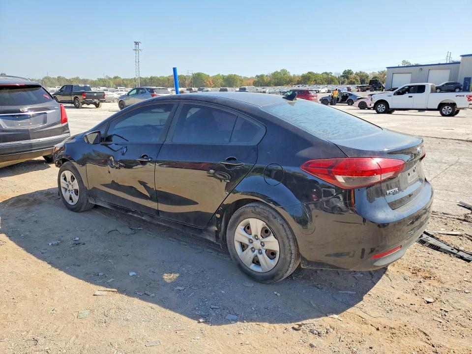 68076436 :رقم المزاد ، 3KPFK4A75JE228334 vin ، 2018 Kia Forte مزاد بيع