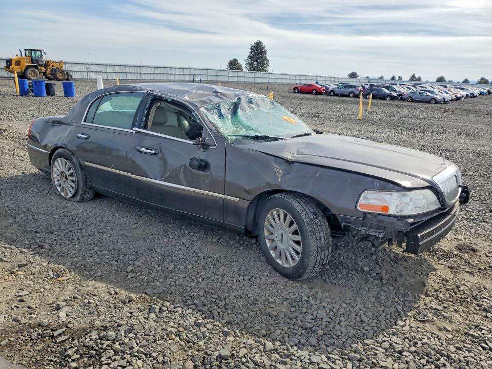 2005 Lincoln Town Car მანქანა იყიდება აუქციონზე, vin: 1LNHM81W75Y617070, აუქციონის ნომერი: 70129866
