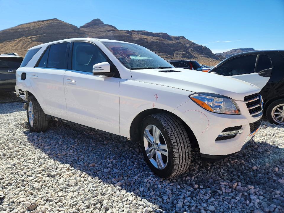 2015 Mercedes-benz Ml მანქანა იყიდება აუქციონზე, vin: 4JGDA5JB2FA557129, აუქციონის ნომერი: 67996336