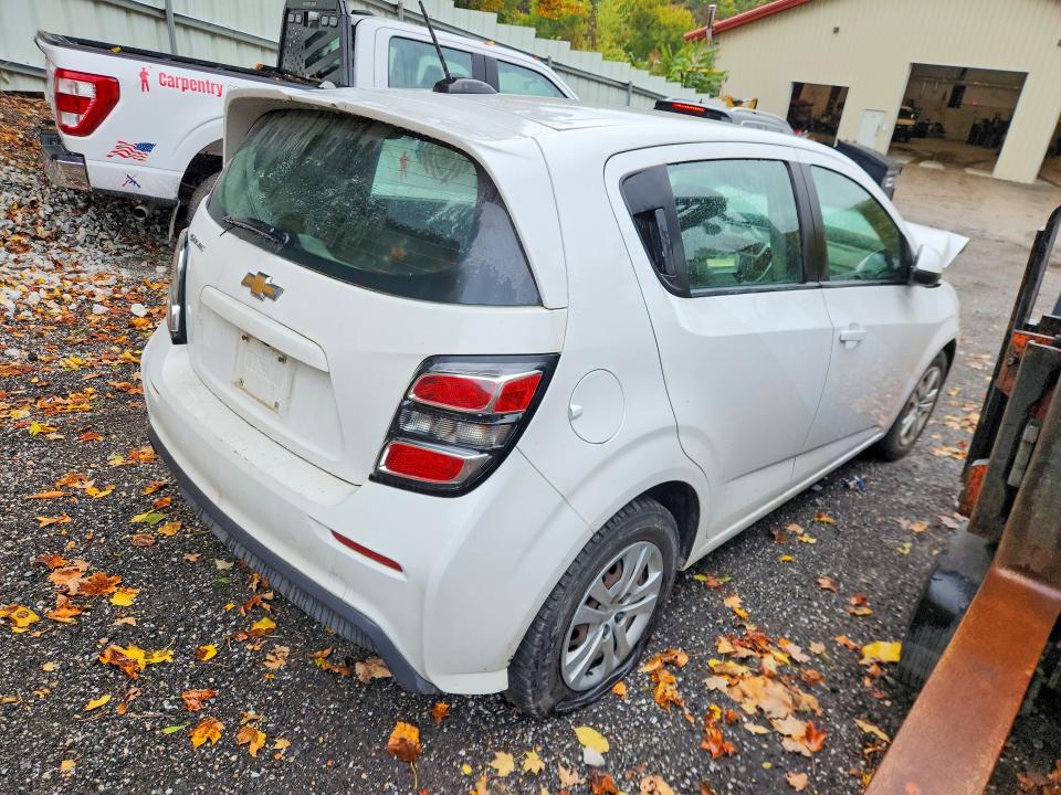 69535516 :رقم المزاد ، 1G1JG6SB3L4104277 vin ، 2020 Chevrolet Sonic مزاد بيع