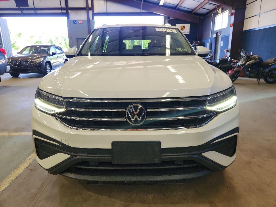 68617176 :رقم المزاد ، 3VV3B7AX7PM020721 vin ، 2023 Volkswagen Tiguan مزاد بيع
