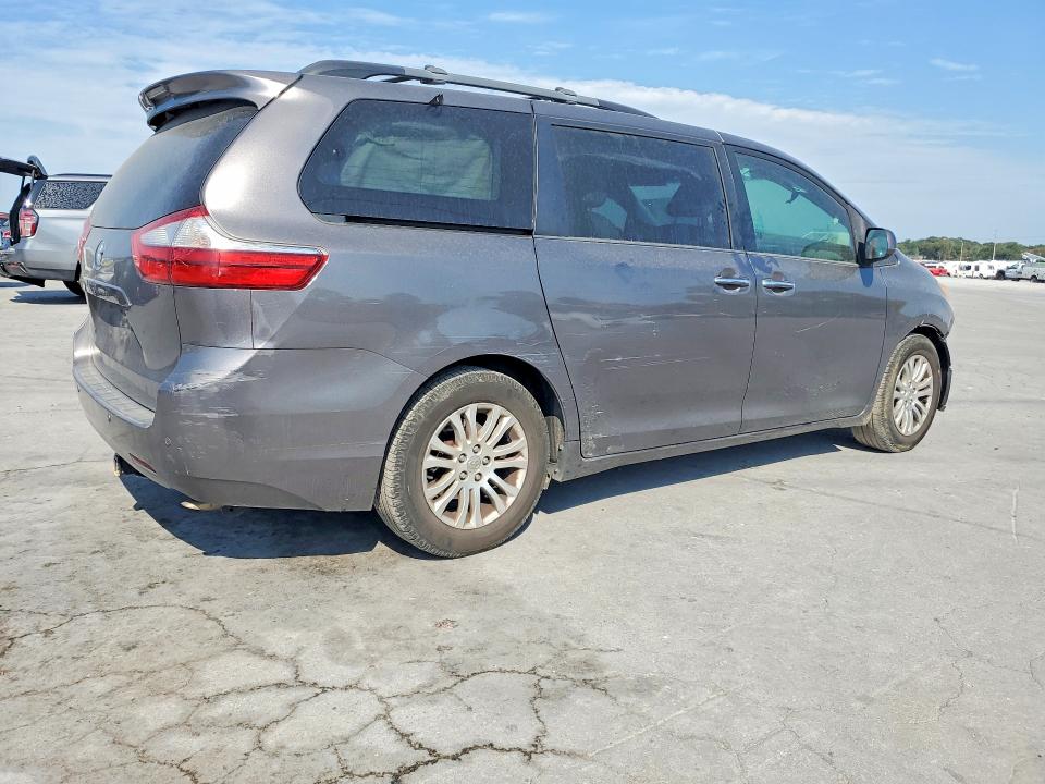 68272896 :رقم المزاد ، 5TDYK3DCXFS572315 vin ، 2015 Toyota Sienna مزاد بيع