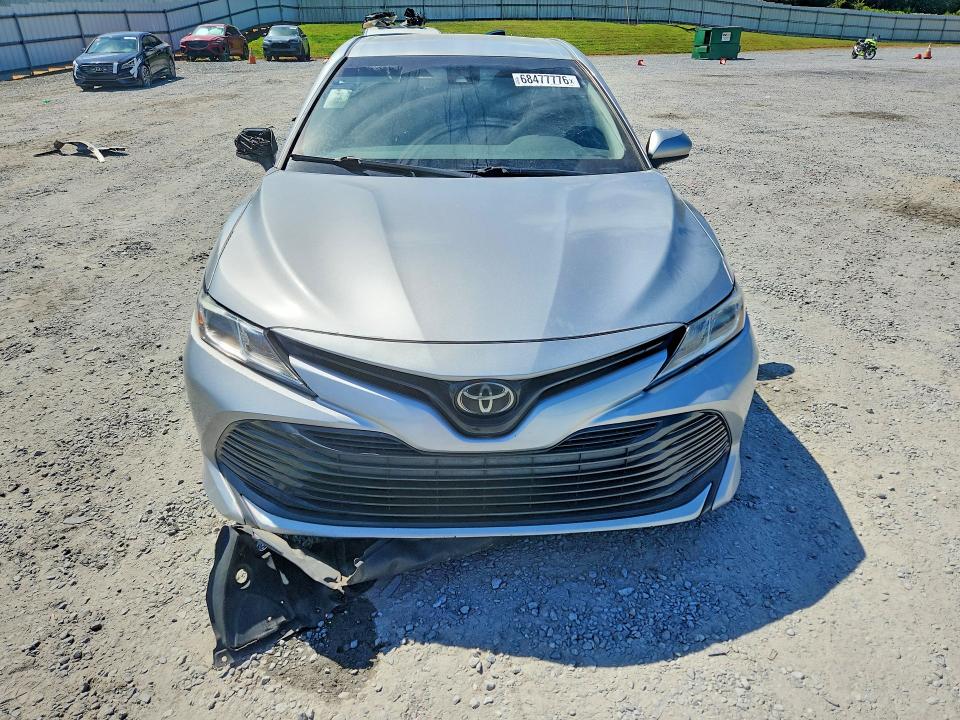 68477776 :رقم المزاد ، 4T1C11AK4LU305588 vin ، 2020 Toyota Camry مزاد بيع