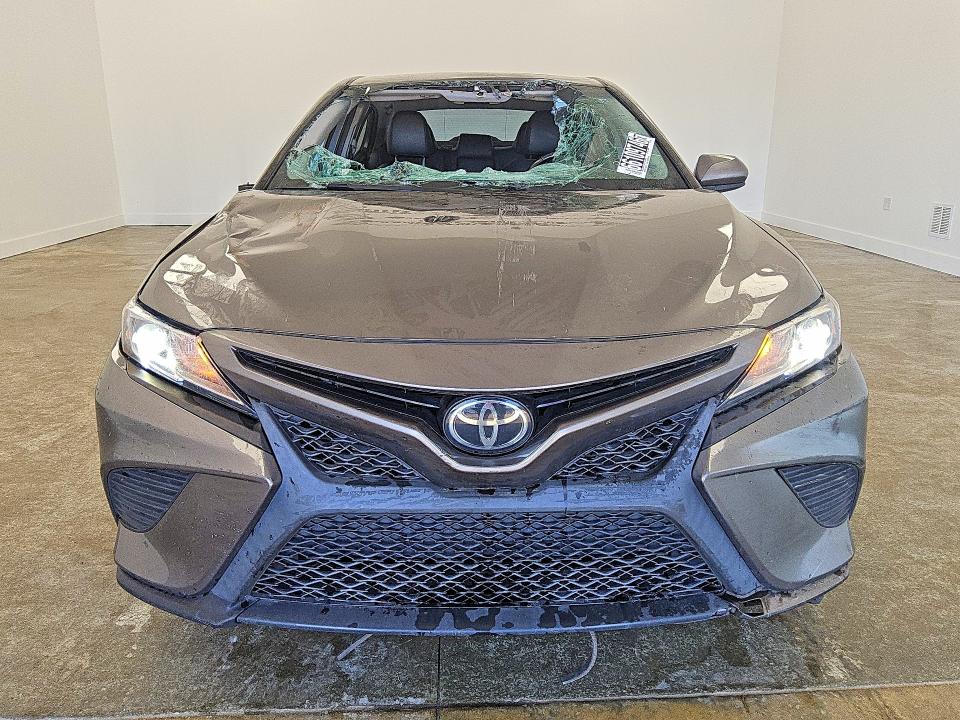 Продаж на аукціоні авто 2018 Toyota Camry, vin: 4T1B11HK2JU627533, номер лоту: 66109746