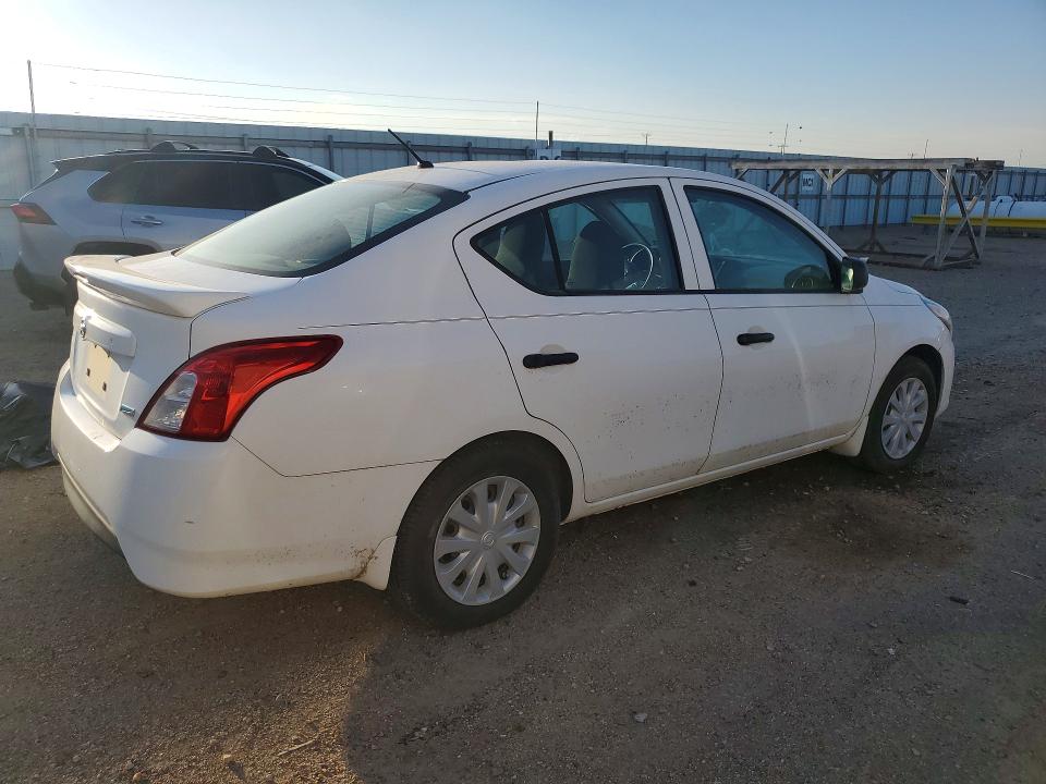 69787226 :رقم المزاد ، 3N1CN7AP7FL837829 vin ، 2015 Nissan Versa مزاد بيع