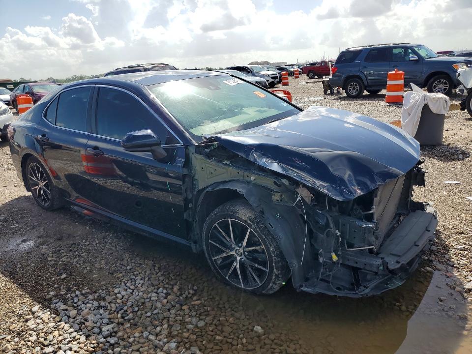 69112616 :رقم المزاد ، 4T1G11AK1MU545054 vin ، 2021 Toyota Camry مزاد بيع