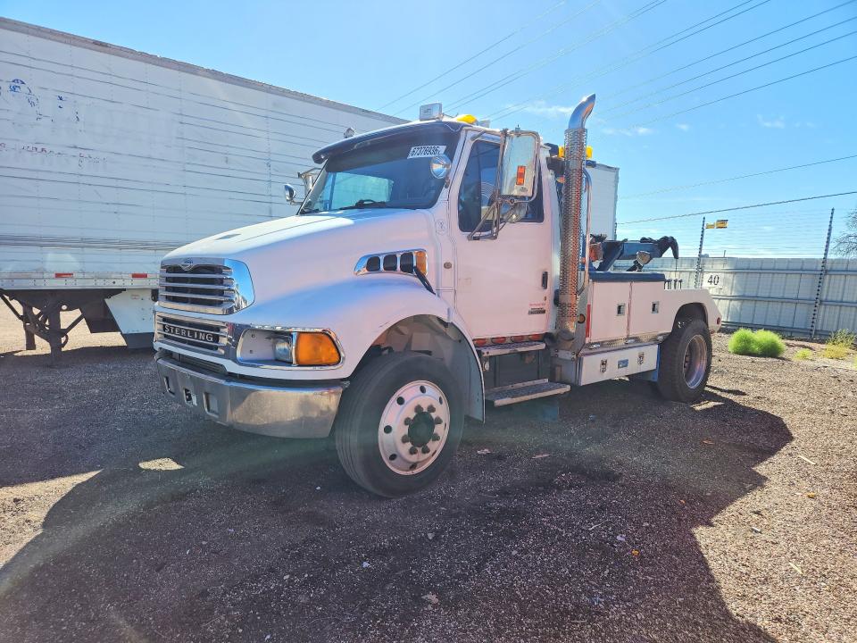 67376936 :رقم المزاد ، 2FZAAHAK22AH97221 vin ، 2002 Sterling Truck M مزاد بيع