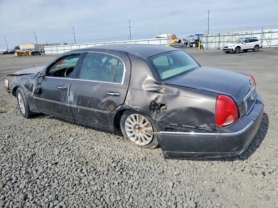 2005 Lincoln Town Car მანქანა იყიდება აუქციონზე, vin: 1LNHM81W75Y617070, აუქციონის ნომერი: 70129866