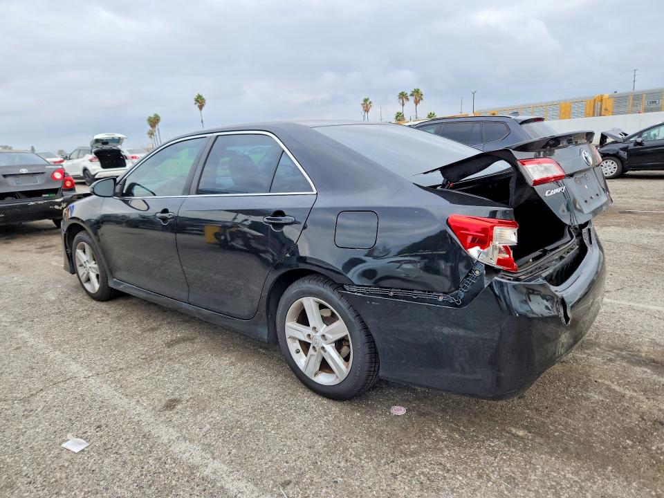 69774736 :رقم المزاد ، 4T1BF1FK2EU458754 vin ، 2014 Toyota Camry مزاد بيع