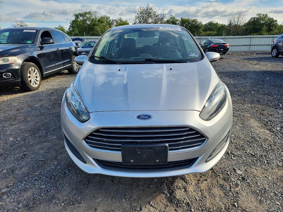 70177546 :رقم المزاد ، 3FADP4BJ2FM138144 vin ، 2015 Ford Fiesta مزاد بيع