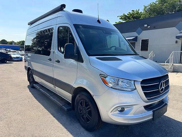 68984336 :رقم المزاد ، W1X4EBHY0NP484324 vin ، 2022 Mercedes-benz Sprinter مزاد بيع