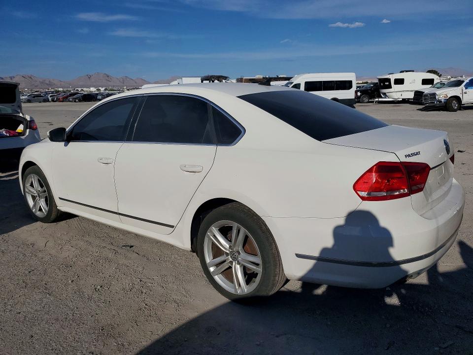 70654126 :رقم المزاد ، 1VWBN7A33EC073345 vin ، 2014 Volkswagen Passat مزاد بيع