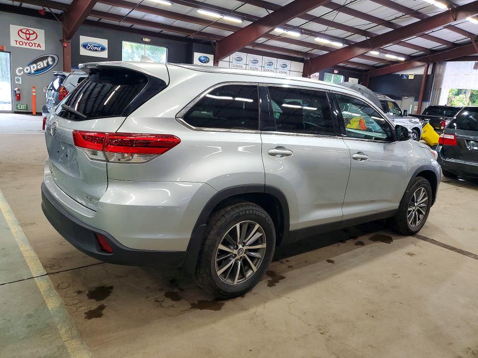 Продаж на аукціоні авто 2019 Toyota Highlander, vin: 5TDJZRFH8KS565141, номер лоту: 70992496