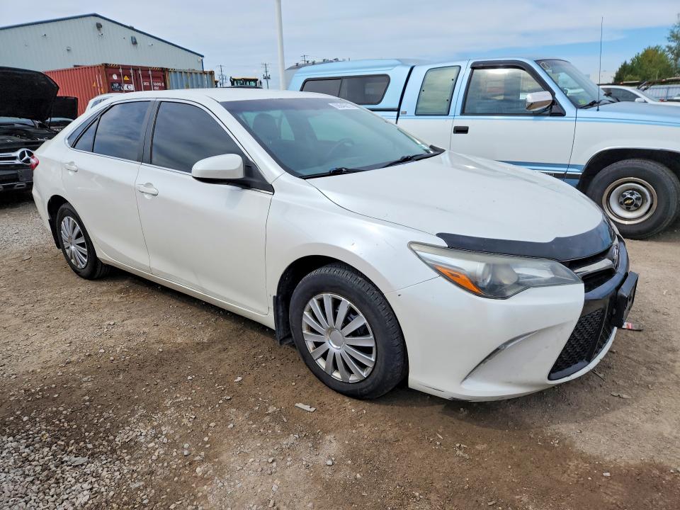 68640616 :رقم المزاد ، 4T1BF1FK3FU040219 vin ، 2015 Toyota Camry مزاد بيع