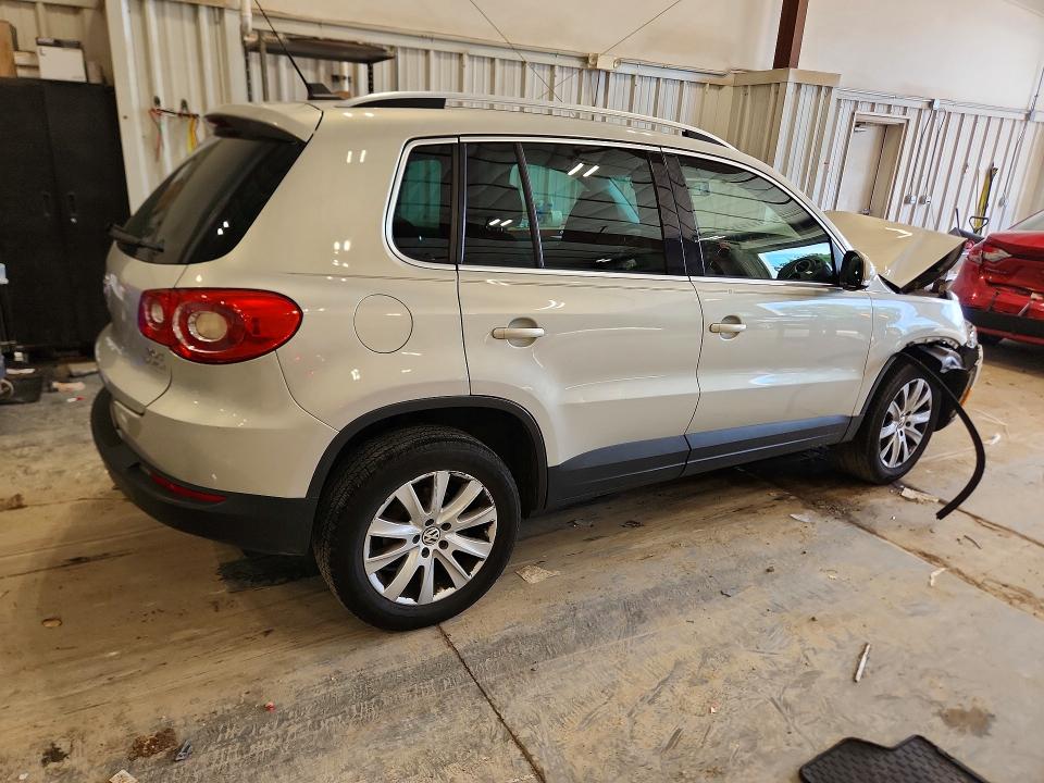 68015926 :رقم المزاد ، WVGBV75NX9W525208 vin ، 2009 Volkswagen Tiguan مزاد بيع