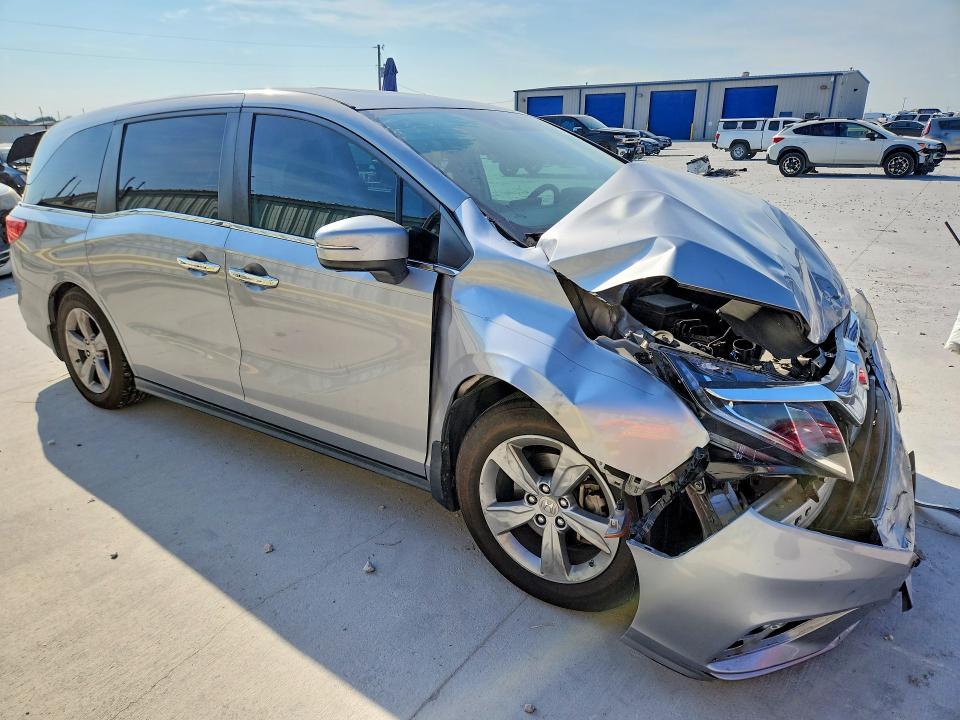 68785956 :رقم المزاد ، 5FNRL6H76JB038208 vin ، 2018 Honda Odyssey مزاد بيع
