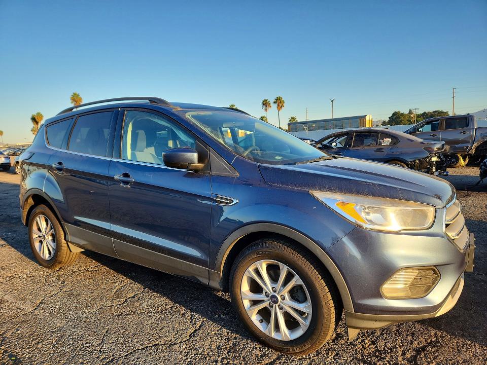 Продажа на аукционе авто 2018 Ford Escape, vin: 1FMCU0GD3JUA43800, номер лота: 70832776