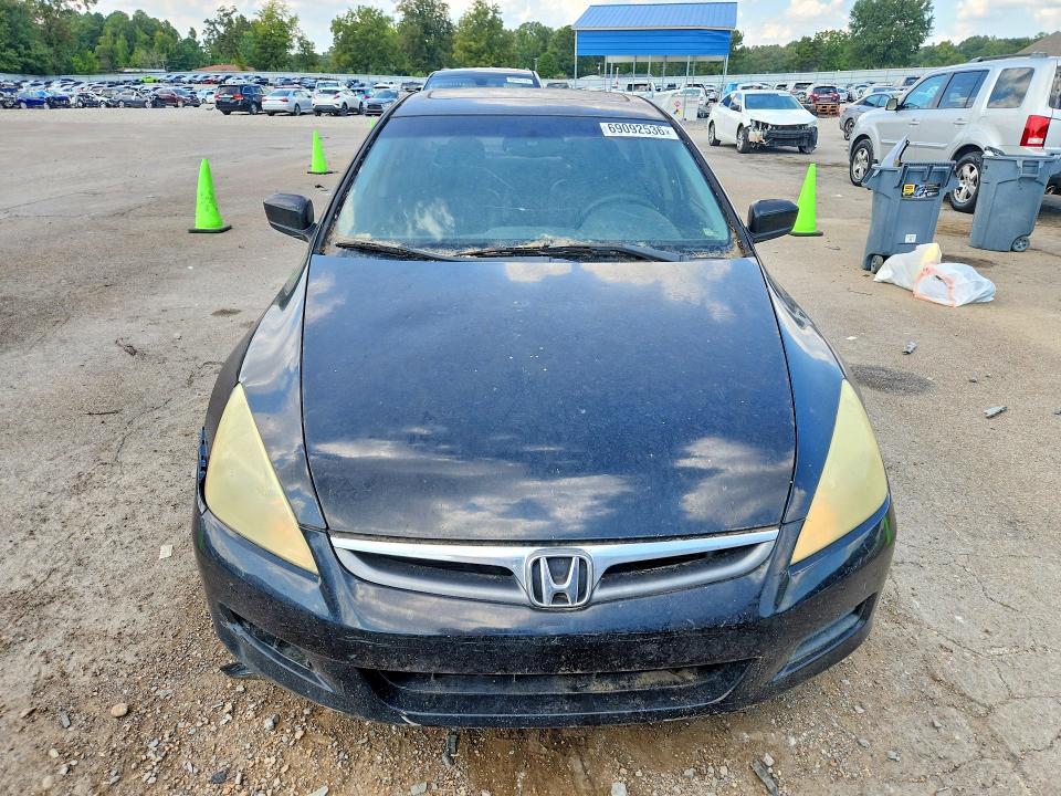 69092536 :رقم المزاد ، 1HGCM66597A000625 vin ، 2007 Honda Accord مزاد بيع