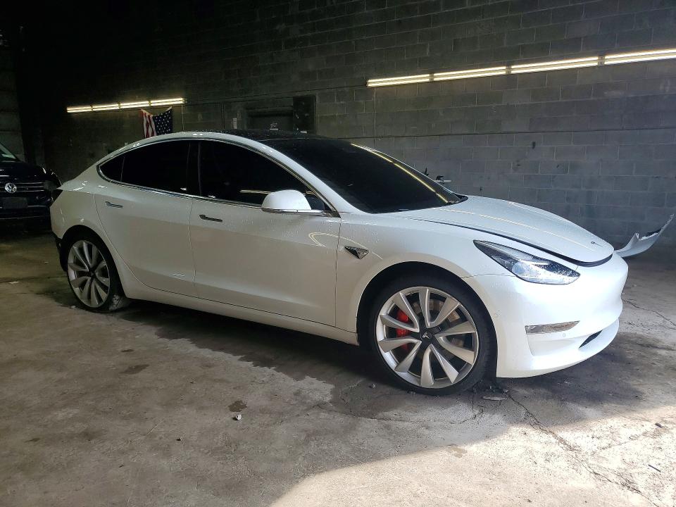 Продажа на аукционе авто 2018 Tesla Model 3, vin: 5YJ3E1EB8JF106570, номер лота: 67054766