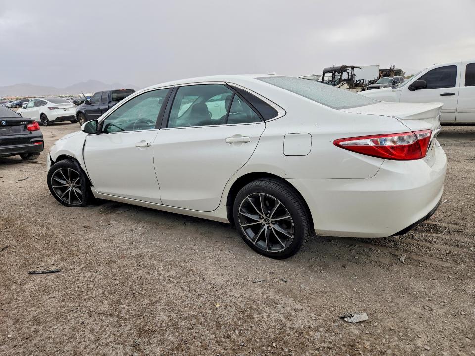 70300946 :رقم المزاد ، 4T1BF1FK4FU041685 vin ، 2015 Toyota Camry مزاد بيع