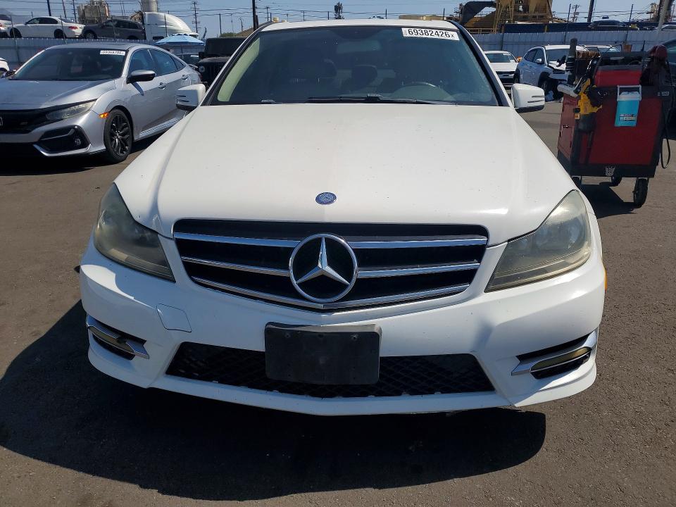 2014 Mercedes-benz C მანქანა იყიდება აუქციონზე, vin: WDDGF4HB9EG198060, აუქციონის ნომერი: 69382426