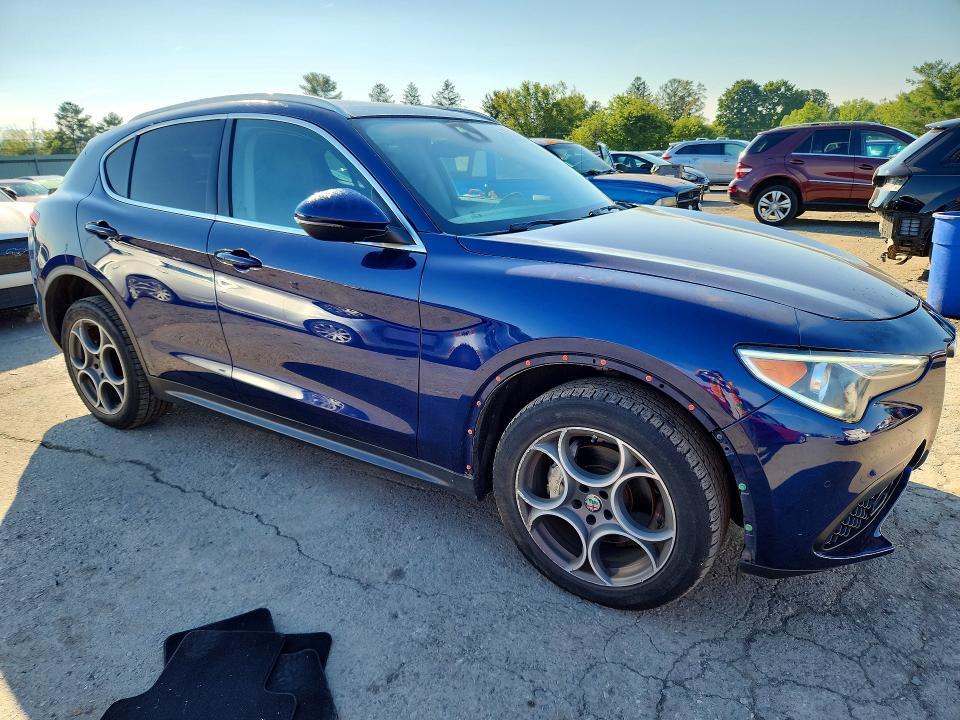 67332826 :رقم المزاد ، ZASFAKBN9J7B84432 vin ، 2018 Alfa Romeo Stelvio مزاد بيع