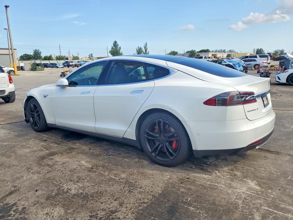 2015 Tesla Model S მანქანა იყიდება აუქციონზე, vin: 5YJSA1S22FF096735, აუქციონის ნომერი: 68415646