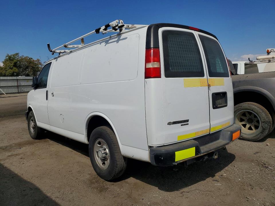 68421586 :رقم المزاد ، 1GCWGFCF7F1221977 vin ، 2015 Chevrolet Express مزاد بيع