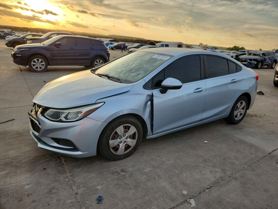 70613026 :رقم المزاد ، 1G1BC5SM6J7154842 vin ، 2018 Chevrolet Cruze مزاد بيع