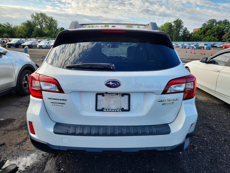 68697886 :رقم المزاد ، 4S4BSANC0F3311300 vin ، 2015 Subaru Outback مزاد بيع