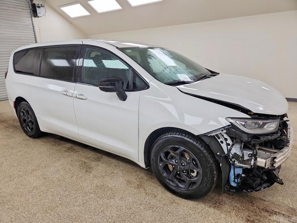 Продажа на аукционе авто 2024 Chrysler Pacifica, vin: 2C4RC1S71RR160938, номер лота: 68894676