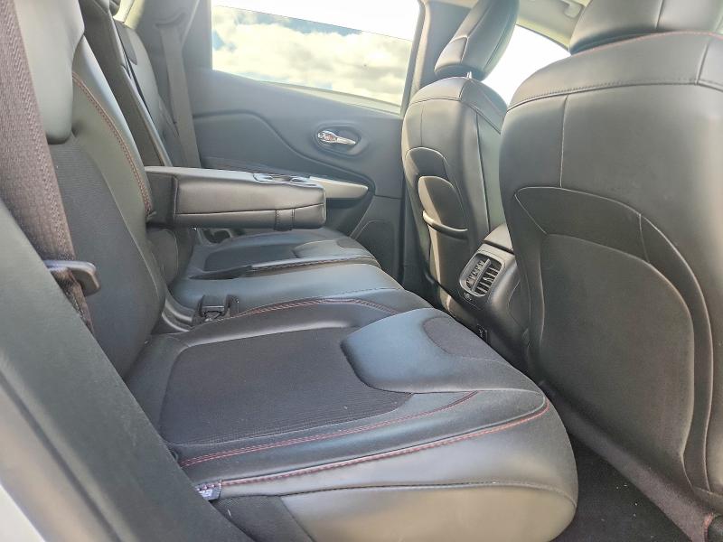 70053656 :رقم المزاد ، 1C4PJMBX1JD517069 vin ، 2018 Jeep Cherokee مزاد بيع