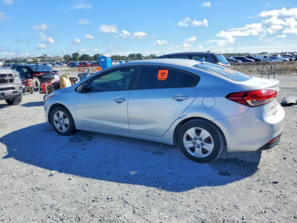 2017 Kia Forte მანქანა იყიდება აუქციონზე, vin: 3KPFK4A79HE090677, აუქციონის ნომერი: 69746626