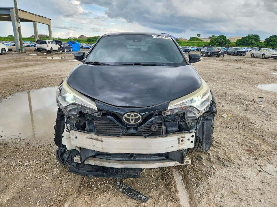 69890506 :رقم المزاد ، NMTKHMBX3JR060001 vin ، 2018 Toyota C-hr مزاد بيع