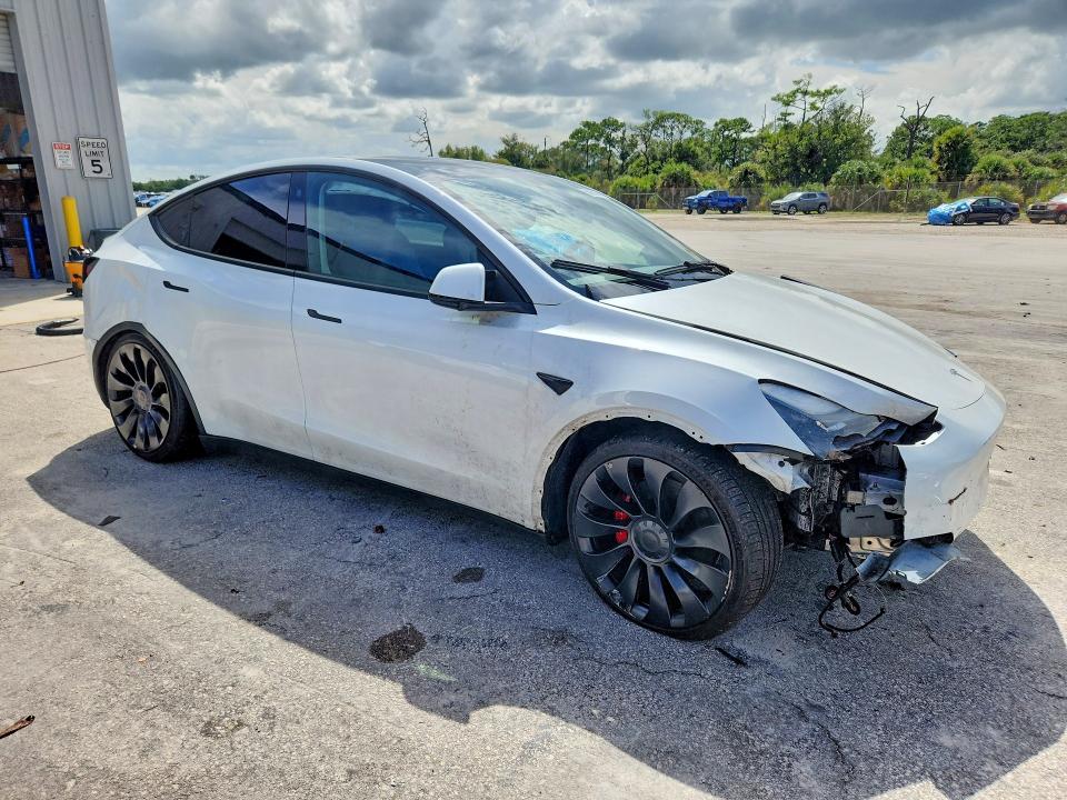 68650186 :رقم المزاد ، 7SAYGDEF8NF522986 vin ، 2022 Tesla Model Y مزاد بيع