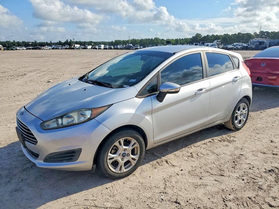 68008556 :رقم المزاد ، 3FADP4EJ7FM164671 vin ، 2015 Ford Fiesta مزاد بيع