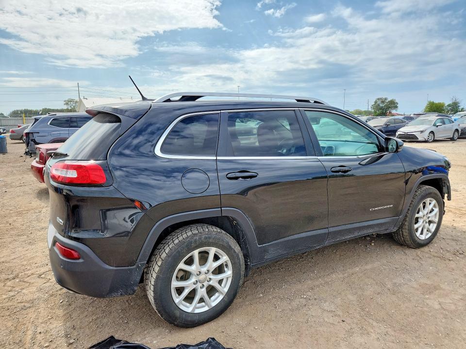 67092066 :رقم المزاد ، 1C4PJMCS7FW709238 vin ، 2015 Jeep Cherokee مزاد بيع