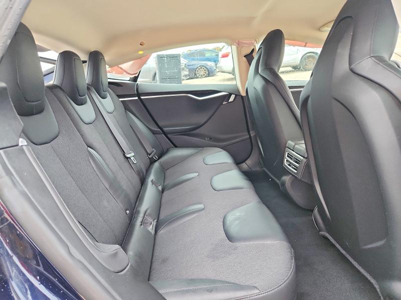 2015 Tesla Model S მანქანა იყიდება აუქციონზე, vin: 5YJSA1H25FFP77950, აუქციონის ნომერი: 70798786
