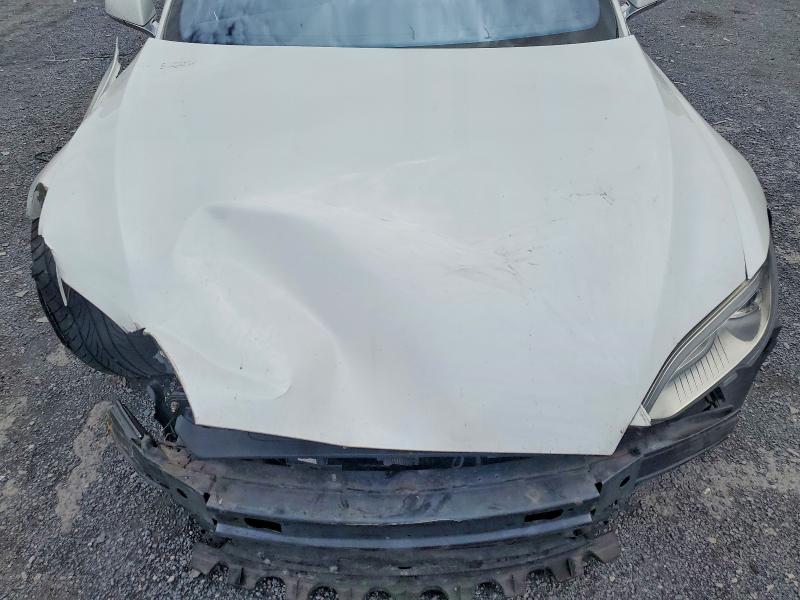 2015 Tesla Model S მანქანა იყიდება აუქციონზე, vin: 5YJSA1E22FF105946, აუქციონის ნომერი: 69131906