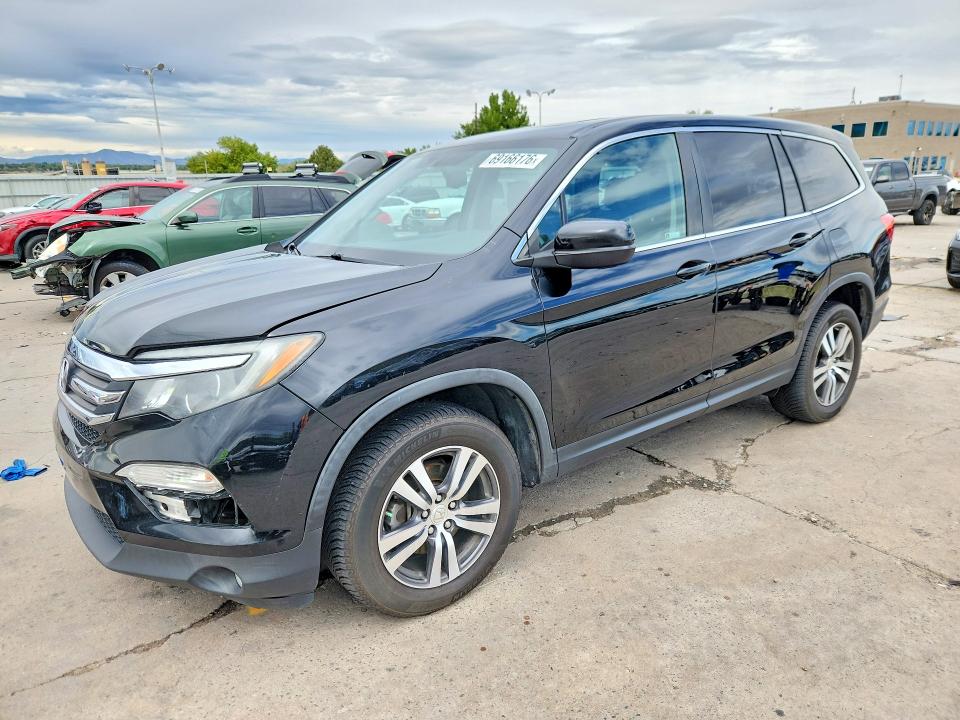 69166176 :رقم المزاد ، 5FNYF6H56JB038338 vin ، 2018 Honda Pilot مزاد بيع