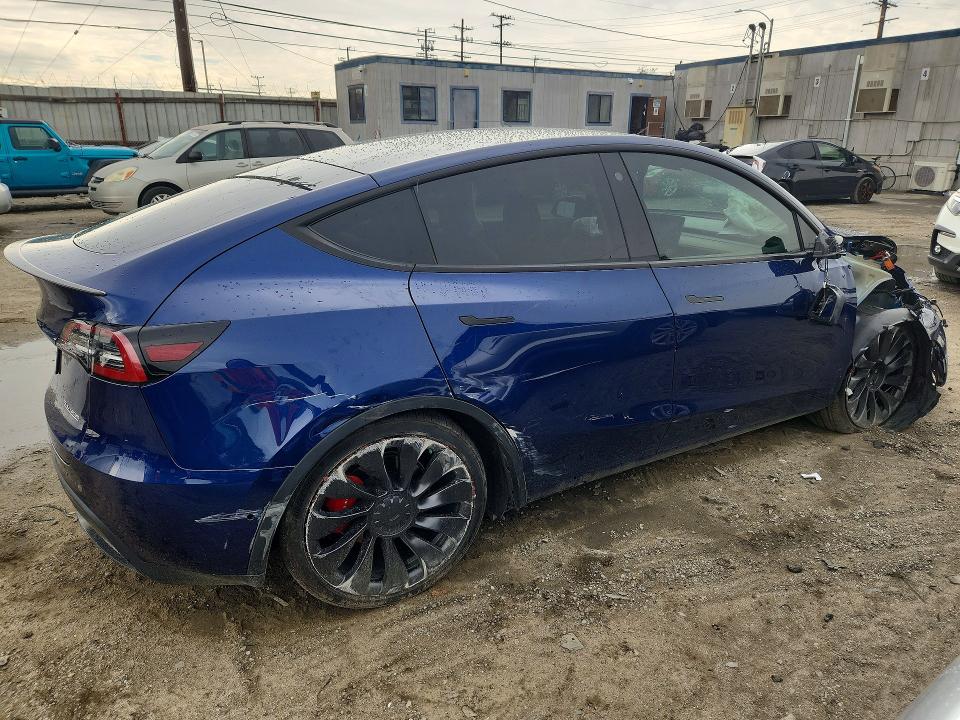 68063716 :رقم المزاد ، 7SAYGDEF0NF345494 vin ، 2022 Tesla Model Y مزاد بيع