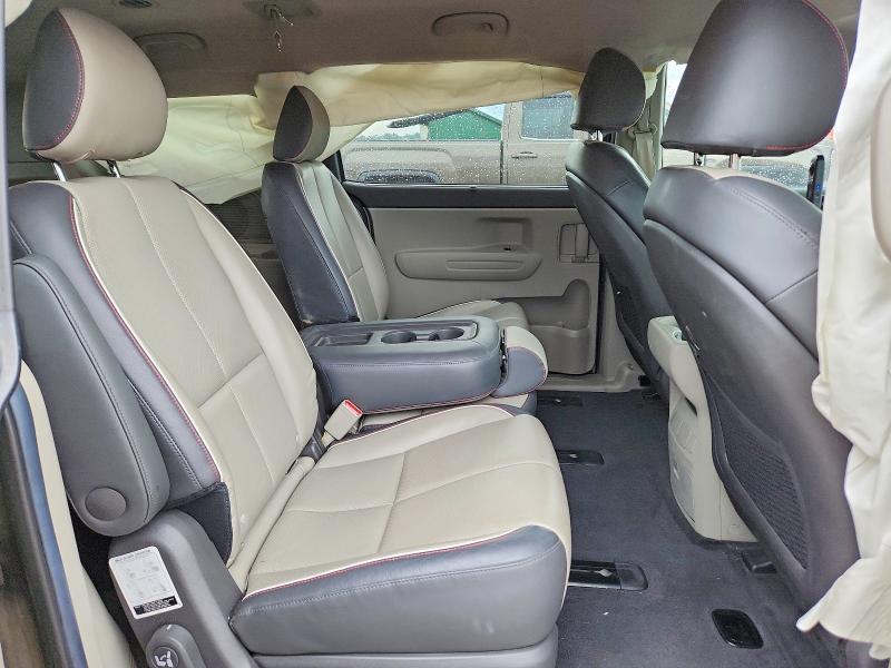 68920046 :رقم المزاد ، KNDMB5C12H6322712 vin ، 2017 Kia Sedona مزاد بيع