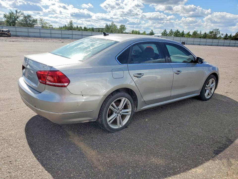2013 Volkswagen Passat მანქანა იყიდება აუქციონზე, vin: 1VWCN7A33DC050263, აუქციონის ნომერი: 67926836