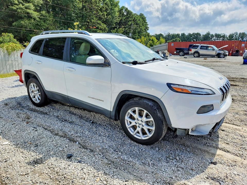 69678136 :رقم المزاد ، 1C4PJLCS2FW690012 vin ، 2015 Jeep Cherokee مزاد بيع