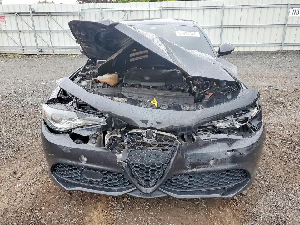 67094426 :رقم المزاد ، ZARFAEEN3J7597622 vin ، 2018 Alfa Romeo Giulia مزاد بيع