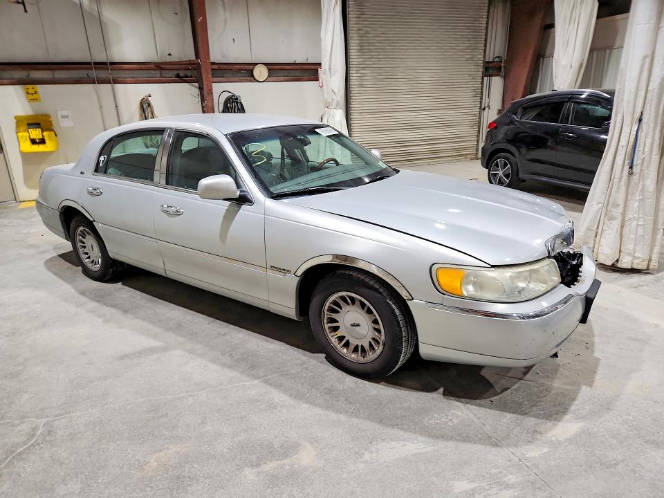 Aukcja sprzedaży 2002 Lincoln Town Car, vin: 1LNHM83W82Y663032, numer aukcji: 69188996