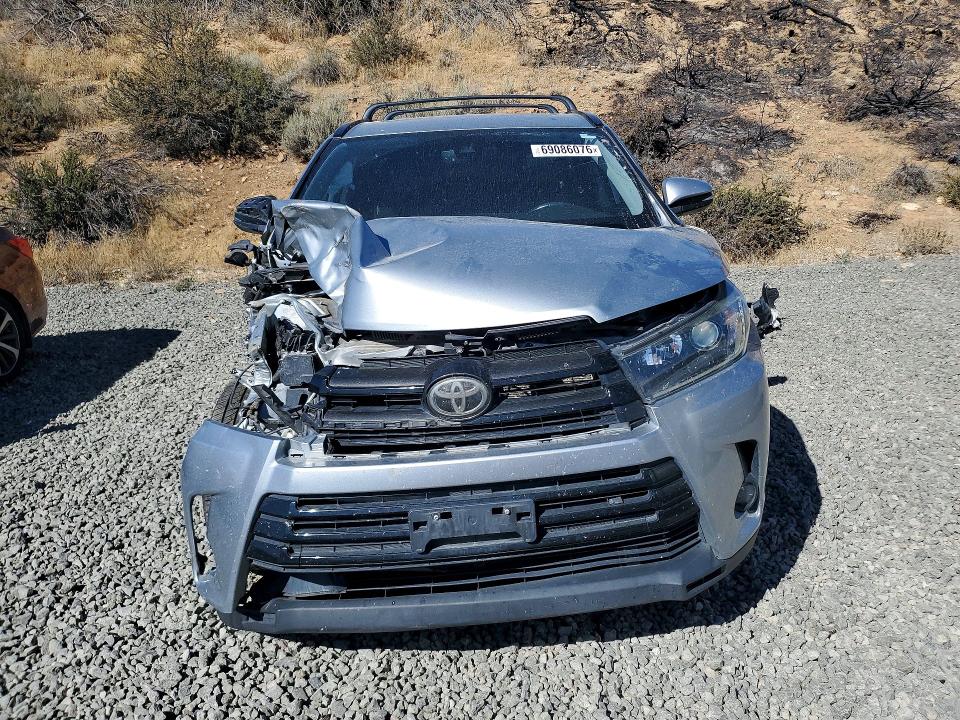69086076 :رقم المزاد ، 5TDJZRFH7KS956085 vin ، 2019 Toyota Highlander مزاد بيع