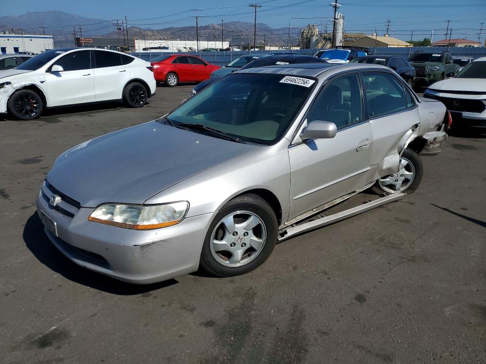 1998 Honda Accord მანქანა იყიდება აუქციონზე, vin: 1HGCG6679WA158017, აუქციონის ნომერი: 69462256